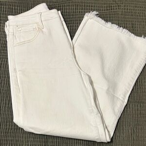 Stylish Cream Cropped Jeans with Frayed Hem